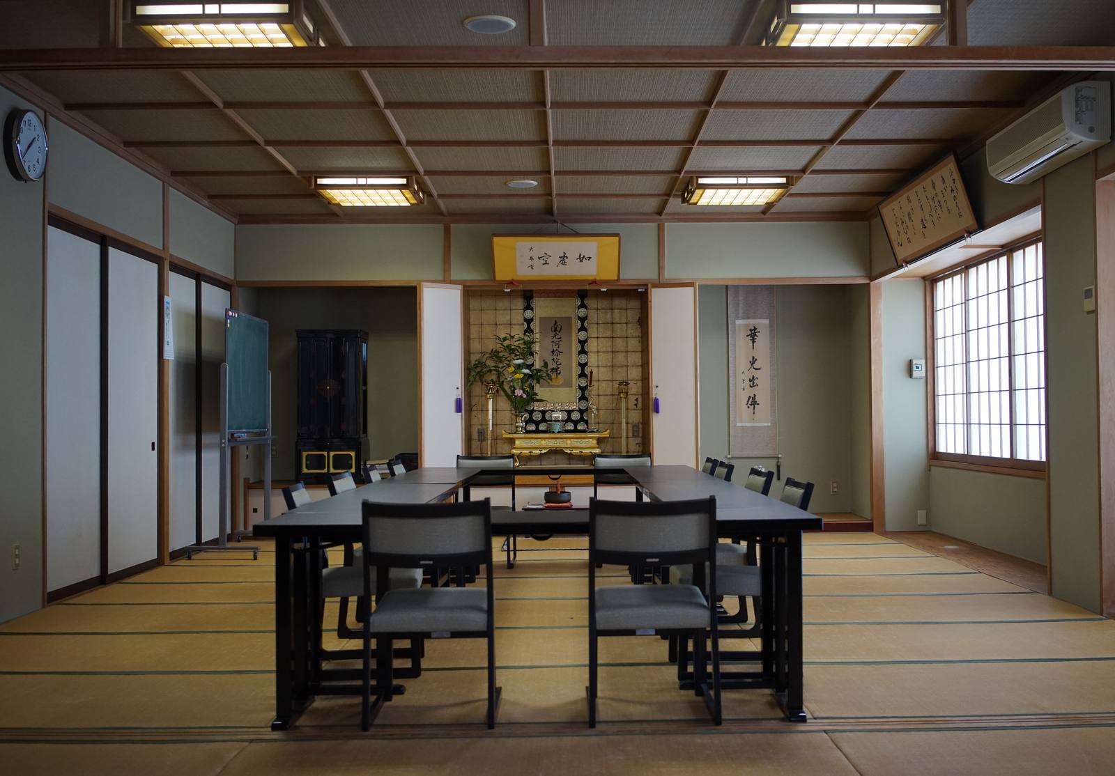門徒会館2階の大広間