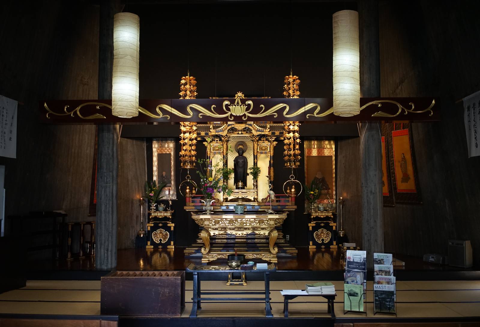 静岡別院 本堂の内陣