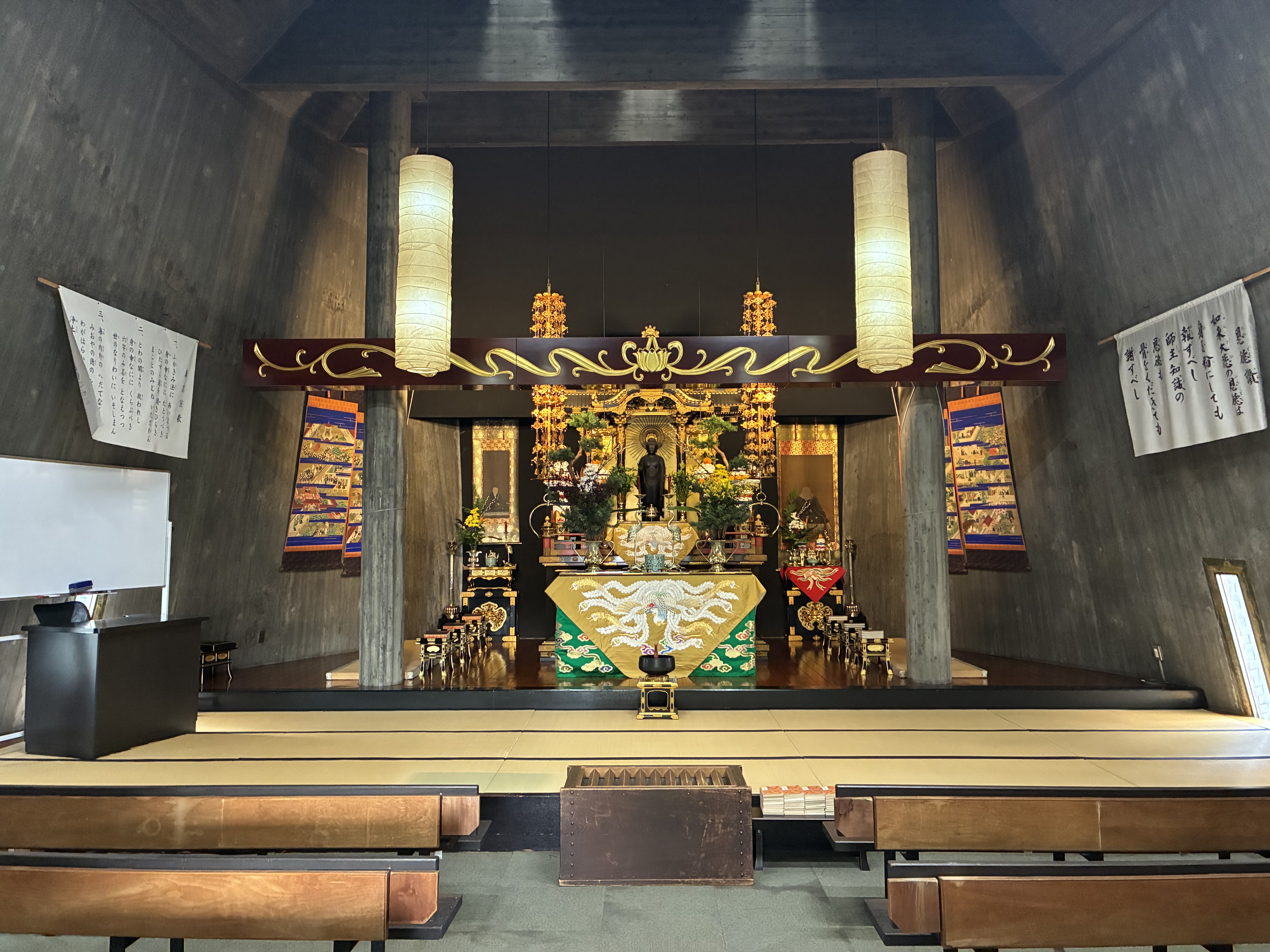 静岡別院 本堂内観